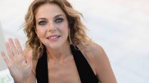 Arrivata al successo per l'interpretazione in viaggi di nozze di claudio verdone, si è poi imposta come uno dei volti più amati del nostro cinema. Claudia Gerini Parla Della Sua Relazione