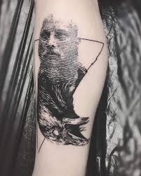 Though he's still alive, his appearances in the series have decreased dramatically, and he hasn't appeared in season 6 just yet. No Spoilers My New Tattoo King Ragnar Vikingstv