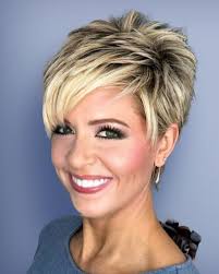 From bobs, pixies or any coolest short haircuts you want to try here you can find 25 most outstanding short hairstyles for women over 50 or older in age if you can call it. Pin On Cabecas Raspadas E Pixie Hair