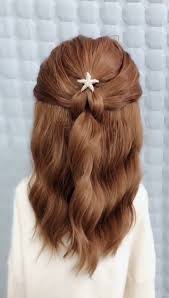 Du bist unzufrieden mit deinen haaren und ständig auf der suche nach einer frisur, die dir wirklich steht? Lockiges Haar Madchen Zopfe Frisur Frisur Frisurhalboffen Haar In 2020 Hochzeitsfrisuren Kurze Haare Geflochten Hochzeitsfrisur Lange Haare Locken Haare Madchen