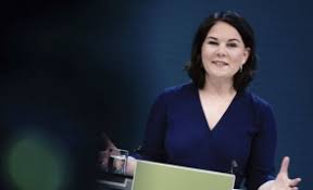 Auf einem sogenannten sharepic ist annalena baerbock zu sehen, die kanzlerkandidatin der grünen. Femeia Care Vrea SÄƒ Ii Ia Locul Angelei Merkel A Fost PrinsÄƒ Cu Plagiat Stiri Pe Surse Cele Mai Noi Stiri