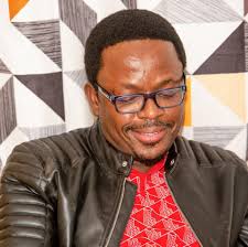 21e Nuit des Galian: Jeanne Coulibaly ancienne présentatrice du journal de  la RTB reçoit un trophée d'honneur