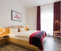 Website load time is an important factor, because google is taking the site's loading speed into consideration in determining its ranking. Doppelzimmer Standard Ohne Teppich Hotel Kunstlerhaus