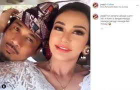Di sisi lain, nora juga berduka untuk hidupnya setelah diabaikan oleh sid jerinks, yang karena menghadapi hukuman di balik jeruji besi karena kasus antek idiot yang. Pakai Adat Bali 5 Momen Pernikahan Jerinx Sid Dan Nora Alexandra Matamata Com
