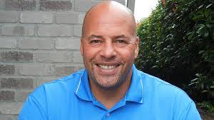 Julian Steele's Instagram, Twitter & Facebook