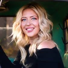 Lindsay Marr's Instagram, Twitter & Facebook