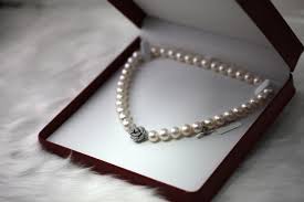 Pearl gifts for 30th anniversary the anniversary gift guide has gone from pearls (traditional) to diamonds (modern) over the years for 30th anniversary gifts, but whatever present you get your love, it is sure to express your devotion and gratitude for so many years together. 30th Anniversary Gift Ideas Zola Expert Wedding Advice