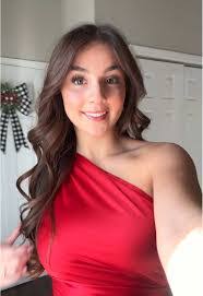 Kim Costin's Instagram, Twitter & Facebook