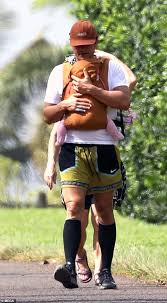 Мы были солдатами вьетнам we were soldiers mel gibson war vietnam war vietnam napalm. Katy Perry And Orlando Bloom Exclusive They Walk With Baby In Hawaii Daily Mail Online