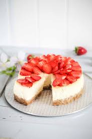 Rezept Fur Erdbeer Karamell Cheesecake Mit Schokoglasur Strawberry Caramel Cheesecake Rezept Erdbeerkuchen Rezept Rezepte Und Kuchen Und Torten