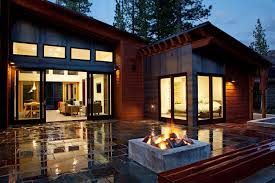 Nestled along a black mountain ridgeline, this rustic modern home blends the spare sensibility of japanese design with hewn details of an old pennsylvania farmhouse. Modern Rustic Home Design Exterior