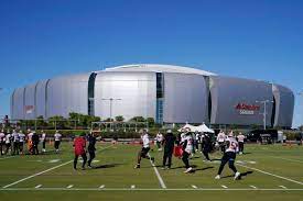 The facility is large, the concourses are massive, and the food selection is immense for diamondbacks baseball games. What It S Like For 49ers After Temporary Move To Arizona The Sacramento Bee