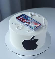 Computer cake iphone cake cake design for men cake for boyfriend blackberry cake. Dita Petrova Bensoussan On Instagram Tagguez Quelqu Un Qui Adorerait Ce Gateau Credit Pnptort Iphone Iphonec Cake Lover Cake 13 Birthday Cake