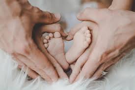 Before giving your baby her first tub bath, wait until her umbilical cord falls off, which usually happens ten to 14 days after birth. How To Take Care Of A Premature Baby Babygogo