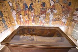 Harry burton's incredible photos, colorized by dynamichrome, show the discovery of king tut's tomb in 1922. King Tut S Tomb Was Just Restored And It S More Lavish Than Ever