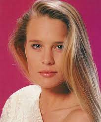 When santa barbara begins in 1984, kelly celebrates her engagement with peter flint, older of a few years, a professor appreciated by her family and in while she was going to become reconciled with nick, kelly undergoes one evening dylan's coming in the presidential suite of the capwell hotel. Robin Wright She Caught My Eye In Santa Barbara The Soap Opera Most Know Her As Princess Butter Robin Wright Princess Bride Robin Wright Young Robin Wright