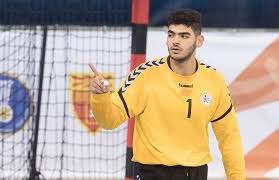 Ø¹Ø¨Ø¯Ø§Ù„Ø±Ø­Ù…Ù† Ø­Ù…ÙŠØ¯ Ø­Ø§Ø±Ø³ Ù†Ø§Ø´Ø¦Ù‰ Ø§Ù„ÙŠØ¯ ÙŠØ­ØµÙ„ Ø¹Ù„Ù‰ Ø¬Ø§Ø¦Ø²Ø© Ø£ÙØ¶Ù„ Ù„Ø§Ø¹Ø¨ ÙÙ‰ Ù…Ø¨Ø§Ø±Ø§Ø© Ø³Ù„ÙˆÙÙŠÙ†ÙŠØ§ Ø¨ÙˆØ§Ø¨Ø© Ø§Ù„Ø£Ù‡Ø±Ø§Ù…