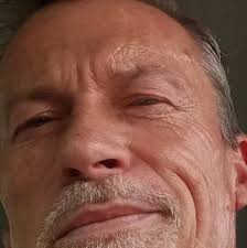 It's BBQ season and I just made one of the best side items you can bring,  Coleslaw Salad! What is your favorite BBQ side dish? 👀 🔥 🥗