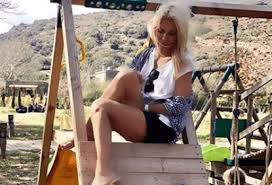 Pick up για να μπορεί να πηγαίνει παντού!χαρακτηριστικά το ιαπωνικό μοντέλο ξεπερνά με ευκολία όλες τις. Elenh Menegakh Apodrash Sta Axla Photos Greek Web Tv Live