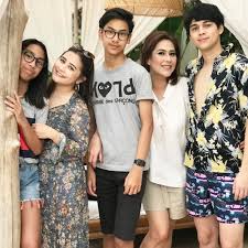 Pemeran utama aktris prilly latuconsina total abis untuk karakter lily. Liburan Bareng Pacar Ini 10 Potret Prilly Latuconsina Di Pulau Dewata