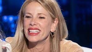 In quarantena, tra un workout e l'altro, la conduttrice televisiva immagina come potrebbero essere le vacanze in questo anno così inimmaginabile. Alessia Marcuzzi A Letter Excites You She Reciprocates With Her Most Beautiful Smile World Today News