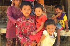 Dalam melakukan pola asuh yang benar, seorang ibu bisa melakukannya bahkan sejak anak masih identitas vs kebingungan identitas adalah fase pada masa remaja. Kisah Bocah Bocah Pengasuh Di Sampang Bersekolah Sambil Mengasuh Adik 3 Halaman All Kompas Com
