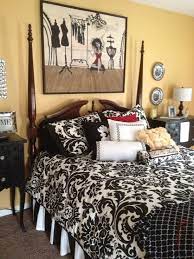 Yellow in large quantities might be overwhelming but when it is used as an accent color in black and white rooms it balances the polar colors beautifully. Love The Colors Pretty Bedroom Black And White Bedding With Yellow Accent Wall And Decor Bedroom Decor For Small Rooms Luxe Bedroom Glamourous Bedroom