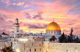 بيت المقدس، القدس الشريف، أولى القبلتين، وفي الكتاب المقدس باسم أورشليم، وتسميها إسرائيل. Ø§Ù„Ù‚Ø¯Ø³ Ø¹Ø§ØµÙ…Ø© ÙÙ„Ø³Ø·ÙŠÙ† Ù…Ø¹Ù„ÙˆÙ…Ø§Øª Ø¹Ù† Ù…Ø¯ÙŠÙ†Ø© Ø§Ù„Ù‚Ø¯Ø³