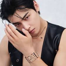 Just needed a little more close up of these amazing photos of Eun-Woo by  Kim HeeJune. The first photo is my new favorite today. @eunwo.o_c Source:  Kim Hee June Cha Eunwoo x