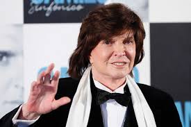 Mechones largo suelto para cabellos largos sueltos y bonitos solamente recogido de la frente del flequillo para despejar el rostro. Camilo Sesto Su Gran E Impactante Transformacion Paso A Paso