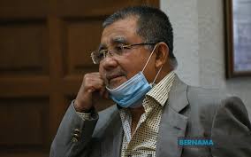 Kuala lumpur, feb 3 — the high court here today sentenced former felda chairman tan sri mohd isa abdul samad to a total of 54 years in prison and a fine of rm15.45 million, in default 18 years' jail, after finding him guilty of nine counts of corruption involving rm3. Bernama Isa Samad S Son Denies Rumours Of Father S Death