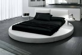 Maybe you would like to learn more about one of these? Letti Rotondi Letto Con Base Circolare E Materasso Rettangolare Letti Rotondi Letto Tondo Camera Da Letto Arredamento