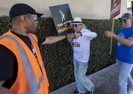 Edward Olmos tells strikers, 'Be ready for the long run'