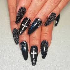 Plants in the windowsill, a purse full of spell sachets the time for halloween nails is upon us. Black And Red Nails Goth Novocom Top