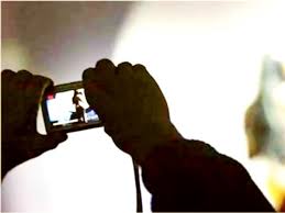 सोशल मीडिया ग्रुपों में किया शेयर, दो युवकों के खिलाफ मामला दर्ज - दैनिक  भास्कर | Dainik Bhaskar