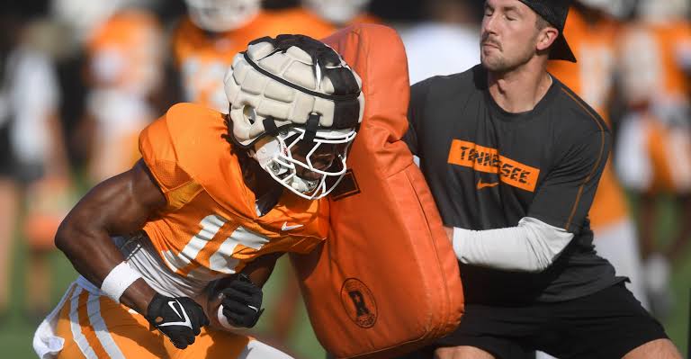 Tennessee defense dealt a potentially tough blow with injury to S Edrees  Farooq in practice | Rocky Top Talk