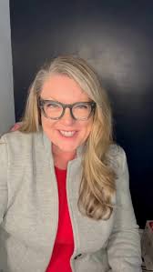 🪒🦵Shaving with a razor before getting a pedicure