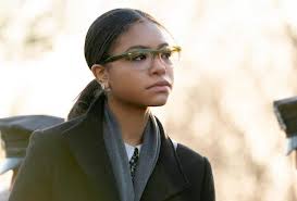 What's DCCJs favorite live action Carrie Kelley? : r/dccomicscirclejerk