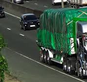 Isuzu Giga VC61 6x4 w/ TriAxle Flatbed trailer