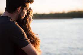 Engagement Photos At Sunset On The Lake Pose Ideas And Pic By Awakened Light Photograp Couple Photography Poses Engagement Photo Poses Couples Lake Photoshoot
