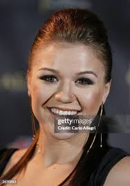 1,142 Kelly Clarkson 2003 Photos & High Res Pictures