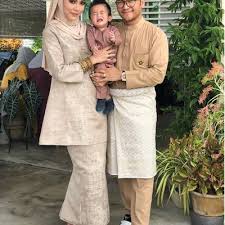 Download lawak marah kasi pecah perut mp3. Gambar Raya Keluarga Paling Rare Aksi Shaheizy Dan Syatilla Yang Sempoi Buat Peminat Pecah Perut