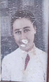 Can anyone please help fix this picture of my grandparents? I love it so  much, and it'd be nice if it didn't have all the tears and stuff. TIA