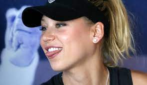 Her appearance and celebrity status made her one. Kournikova Ist Wieder Solo Tennisnet Com