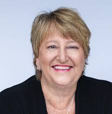 Vicki Snow's Instagram, Twitter & Facebook