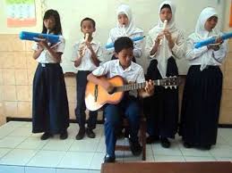 Apa saja jenis musik yang bisa dimainkan serta apa saja alat musik yang dapat digunakan dalam format ansambel? Ansambel Lagu Populer Bab 4 Kelas 9 Semester Genap Media Pembelajaran Online Guru Spensaka Smpn1kalimanah