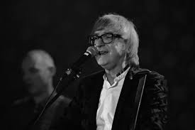 Října 1952 v bratislavě, byl synem slováka a angličanky. Ikkv2mgmnpthhm