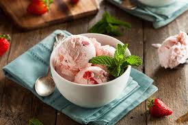 Glace A La Fraise Sans Sorbetiere Recette Ww Dessert Recette En 2020 Recette Creme Recettes De Cuisine Glace Maison