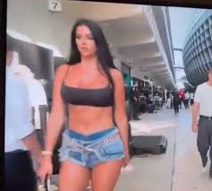 Croatian Model Ivana Knoll Distracts F1 Cameraman, Goes Viral Again