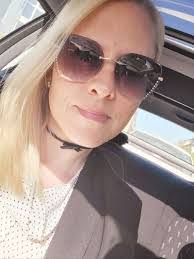 Andrea Bott's Instagram, Twitter & Facebook